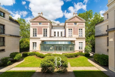 Appartement &agrave; vendre &agrave; NEUILLY SUR SEINE  - 5 pi&egrave;ces - 123 m&sup2; 