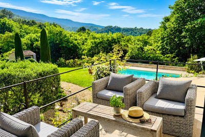 Maison &agrave; louer &agrave; MÉNERBES  - 6 pi&egrave;ces - 180 m&sup2; 