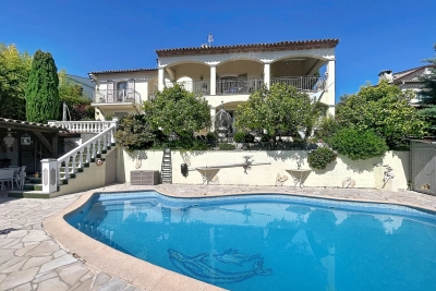 Maison &agrave; vendre &agrave; LA GAUDE  - 6 pi&egrave;ces - 300 m&sup2; 