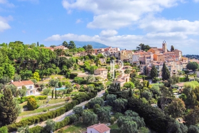 Maison &agrave; vendre &agrave; CHATEAUNEUF-GRASSE  - 6 pi&egrave;ces - 220 m&sup2; 