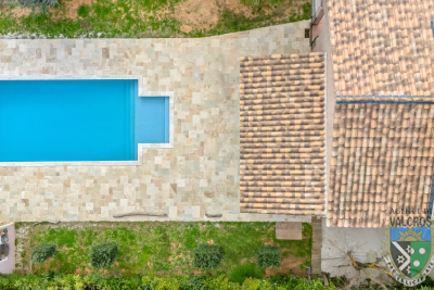 Maison &agrave; vendre &agrave; LA LONDE-LES-MAURES  - 8 pi&egrave;ces - 170 m&sup2; 