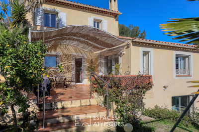 Maison &agrave; vendre &agrave; TOULON  - 9 pi&egrave;ces - 223 m&sup2; 