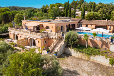 House for sale in BORMES-LES-MIMOSAS  - 10 rooms - 319 m&sup2; 