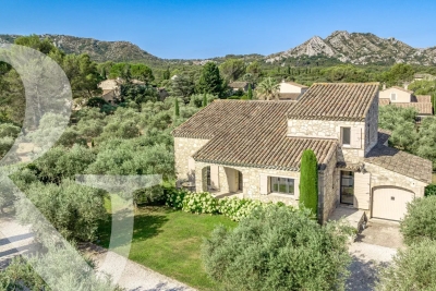 Maison &agrave; vendre &agrave; EYGALIÈRES  - 5 pi&egrave;ces - 255 m&sup2; 