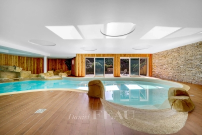 Maison &agrave; vendre &agrave; ST NOM LA BRETECHE  - 9 pi&egrave;ces - 591 m&sup2; 