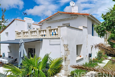 Maison &agrave; vendre &agrave; immobilier CHAILLEVETTE  - 7 pi&egrave;ces - 237 m&sup2; 