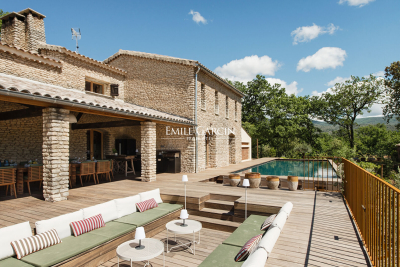 Maison &agrave; louer &agrave; ST-SATURNIN-LÈS-APT  - 10 pi&egrave;ces - 390 m&sup2; 