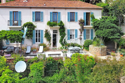 Maison &agrave; vendre &agrave; BORMES-LES-MIMOSAS  - 9 pi&egrave;ces - 220 m&sup2; 