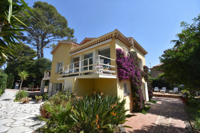 Maison &agrave; vendre &agrave; ST-RAPHAËL  - 5 pi&egrave;ces - 145 m&sup2; 