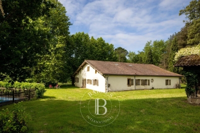 Maison &agrave; vendre &agrave; ST-MARTIN-DE-SEIGNANX  - 8 pi&egrave;ces - 301 m&sup2; 