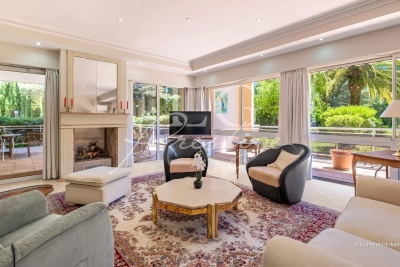 Appartement &agrave; vendre &agrave; MANDELIEU-LA-NAPOULE  - 7 pi&egrave;ces - 250 m&sup2; 