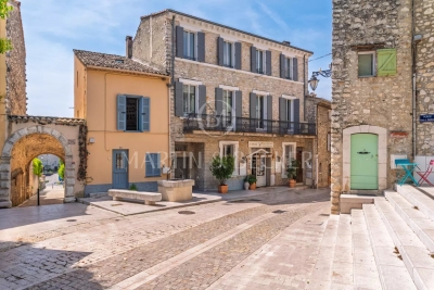 Maison &agrave; vendre &agrave; LA COLLE-SUR-LOUP  - 6 pi&egrave;ces - 240 m&sup2; 
