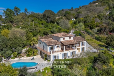 Maison &agrave; vendre &agrave; LES ADRETS-DE-L'ESTÉREL  - 8 pi&egrave;ces - 328 m&sup2; 