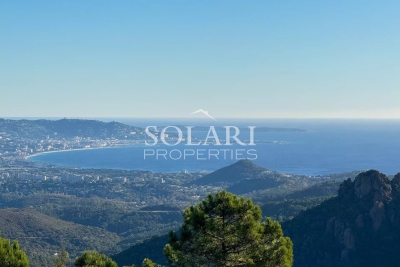 Maison &agrave; vendre &agrave; MANDELIEU-LA-NAPOULE  - 6 pi&egrave;ces - 245 m&sup2; 