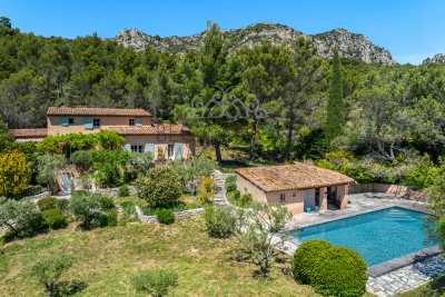 Maison &agrave; vendre &agrave; AIX-EN-PROVENCE  - 7 pi&egrave;ces - 180 m&sup2; 