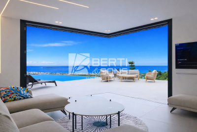 Maison &agrave; vendre &agrave; MANDELIEU-LA-NAPOULE  - 5 pi&egrave;ces - 253 m&sup2; 