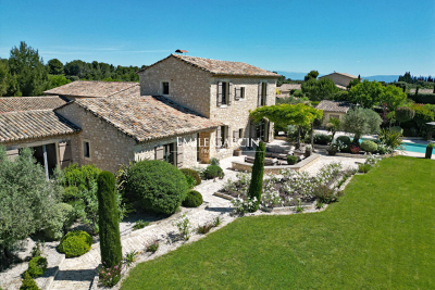 Maison &agrave; vendre &agrave; ST-RÉMY-DE-PROVENCE  - 9 pi&egrave;ces - 325 m&sup2; 