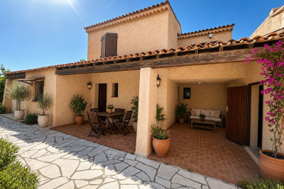 House for sale in ST-RAPHAËL  - 8 rooms - 180 m&sup2; 