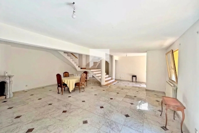 Maison &agrave; vendre &agrave; LA CRAU  - 4 pi&egrave;ces - 197 m&sup2; 