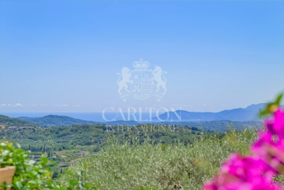 Maison &agrave; vendre &agrave; CHATEAUNEUF-GRASSE  - 6 pi&egrave;ces - 175 m&sup2; 