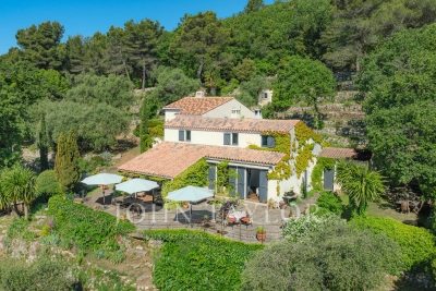 Maison &agrave; vendre &agrave; GRASSE  - 11 pi&egrave;ces - 231 m&sup2; 