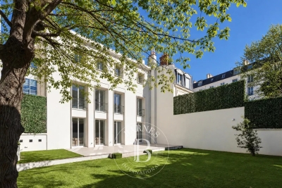 Maison &agrave; vendre &agrave; NEUILLY SUR SEINE  - 9 pi&egrave;ces - 390 m&sup2; 