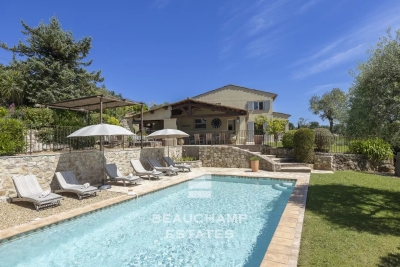 Maison &agrave; louer &agrave; VALBONNE  - 5 pi&egrave;ces - 240 m&sup2; 