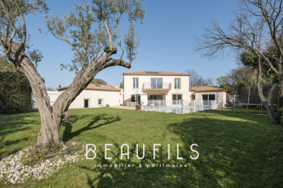 Maison &agrave; vendre &agrave; NÎMES  - 8 pi&egrave;ces - 231 m&sup2; 