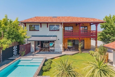 Maison &agrave; vendre &agrave; LA TESTE-DE-BUCH  - 7 pi&egrave;ces - 350 m&sup2; 