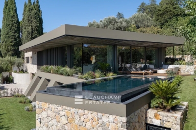 Maison &agrave; louer &agrave; MOUGINS  - 6 pi&egrave;ces - 250 m&sup2; 