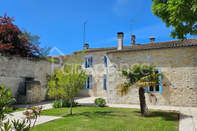 Maison &agrave; vendre &agrave; CHAILLEVETTE  - 8 pi&egrave;ces - 241 m&sup2; 