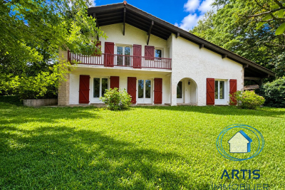 Maison &agrave; vendre &agrave; ST-JEAN-DE-LUZ  - 6 pi&egrave;ces - 200 m&sup2; 