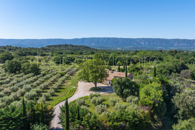Maison &agrave; vendre &agrave; GORDES  - 15 pi&egrave;ces - 458 m&sup2; 