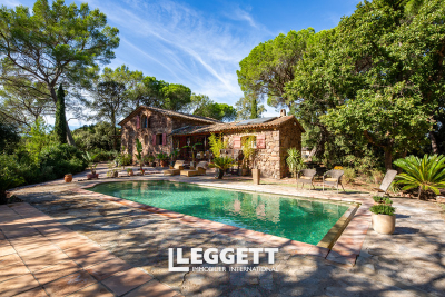Maison &agrave; vendre &agrave; ROQUEBRUNE-SUR-ARGENS  - 8 pi&egrave;ces - 200 m&sup2; 