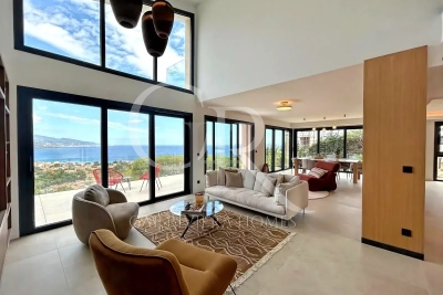 Maison &agrave; vendre &agrave; ROQUEBRUNE-CAP-MARTIN  - 8 pi&egrave;ces - 280 m&sup2; 