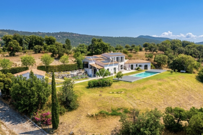 Maison &agrave; vendre &agrave; LE PLAN-DE-LA-TOUR  - 7 pi&egrave;ces - 260 m&sup2; 