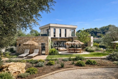 Maison &agrave; vendre &agrave; VALBONNE  - 5 pi&egrave;ces - 200 m&sup2; 