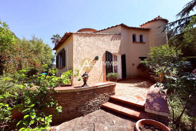 Maison &agrave; vendre &agrave; SANARY-SUR-MER  - 6 pi&egrave;ces - 154 m&sup2; 