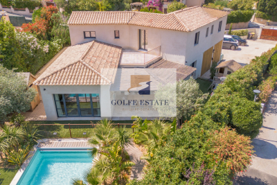 Maison &agrave; vendre &agrave; CAVALAIRE-SUR-MER  - 5 pi&egrave;ces - 185 m&sup2; 