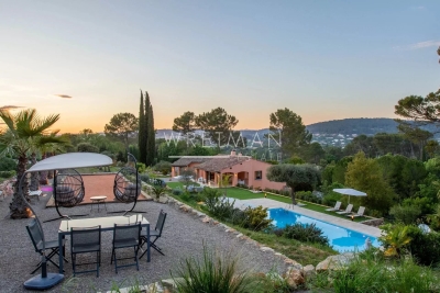 Maison &agrave; vendre &agrave; LORGUES  - 9 pi&egrave;ces - 240 m&sup2; 