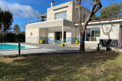 Maison &agrave; vendre &agrave; ST-JEAN-DE-CRIEULON  - 6 pi&egrave;ces - 133 m&sup2; 