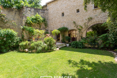 Maison &agrave; vendre &agrave; AIGUES-VIVES  - 9 pi&egrave;ces - 245 m&sup2; 