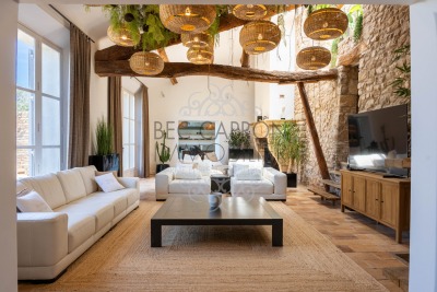 Maison &agrave; vendre &agrave; AIX-EN-PROVENCE  - 14 pi&egrave;ces - 555 m&sup2; 