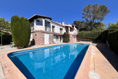 Maison &agrave; vendre &agrave; ST-RAPHAËL  - 7 pi&egrave;ces - 210 m&sup2; 