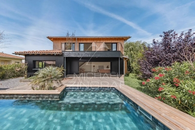 Maison &agrave; vendre &agrave; LA TESTE-DE-BUCH  - 6 pi&egrave;ces - 196 m&sup2; 