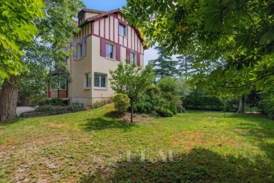 Maison &agrave; vendre &agrave; RUEIL MALMAISON  - 9 pi&egrave;ces - 290 m&sup2; 