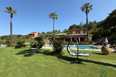 Maison &agrave; vendre &agrave; BORMES-LES-MIMOSAS  - 7 pi&egrave;ces - 250 m&sup2; 
