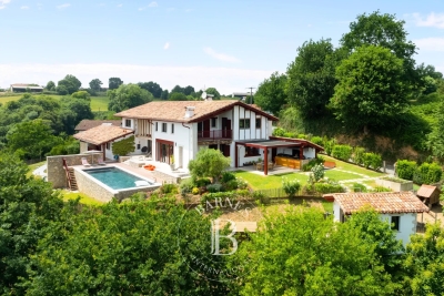 Maison &agrave; vendre &agrave; HASPARREN  - 7 pi&egrave;ces - 338 m&sup2; 