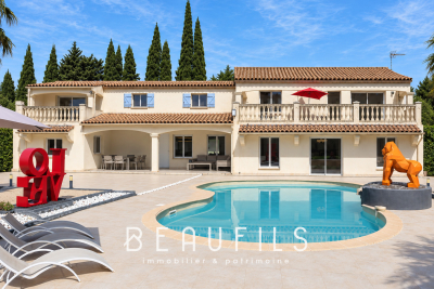 Maison &agrave; vendre &agrave; NÎMES  - 12 pi&egrave;ces - 402 m&sup2; 