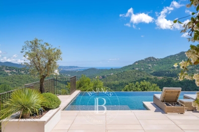 Maison &agrave; louer &agrave; LES ADRETS-DE-L'ESTÉREL  - 5 pi&egrave;ces - 200 m&sup2; 